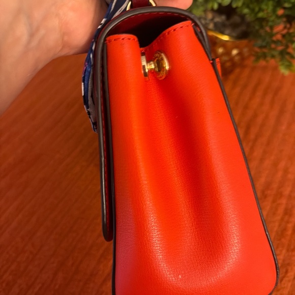 Michael Kors crossbody bag 🤎✨ - Picture 13 of 16